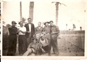 Federico Barranquero Diaz (el més alt) a un camp de concentració francès d'Algèria